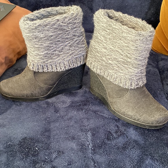 Booties with sweater fold over top - Picture 3 of 4